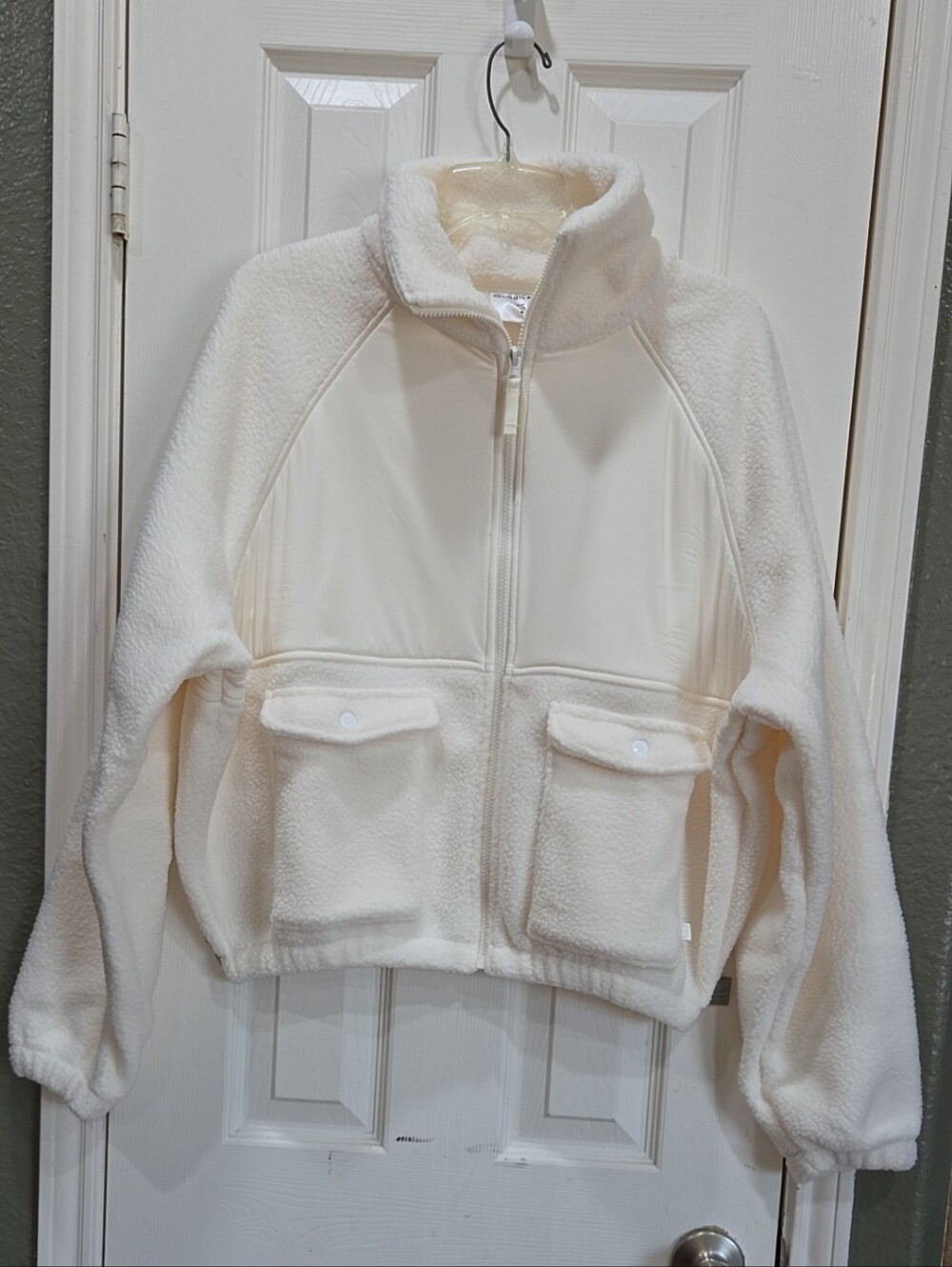 NWT Blogilates Women’s Bonfire Fleece Jacket Cream Sherpa Full Zip Athleisure - Picture 5 of 8